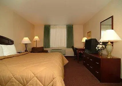 Quality Inn & Suites Fort Madison Near Hwy 61 Exterior photo