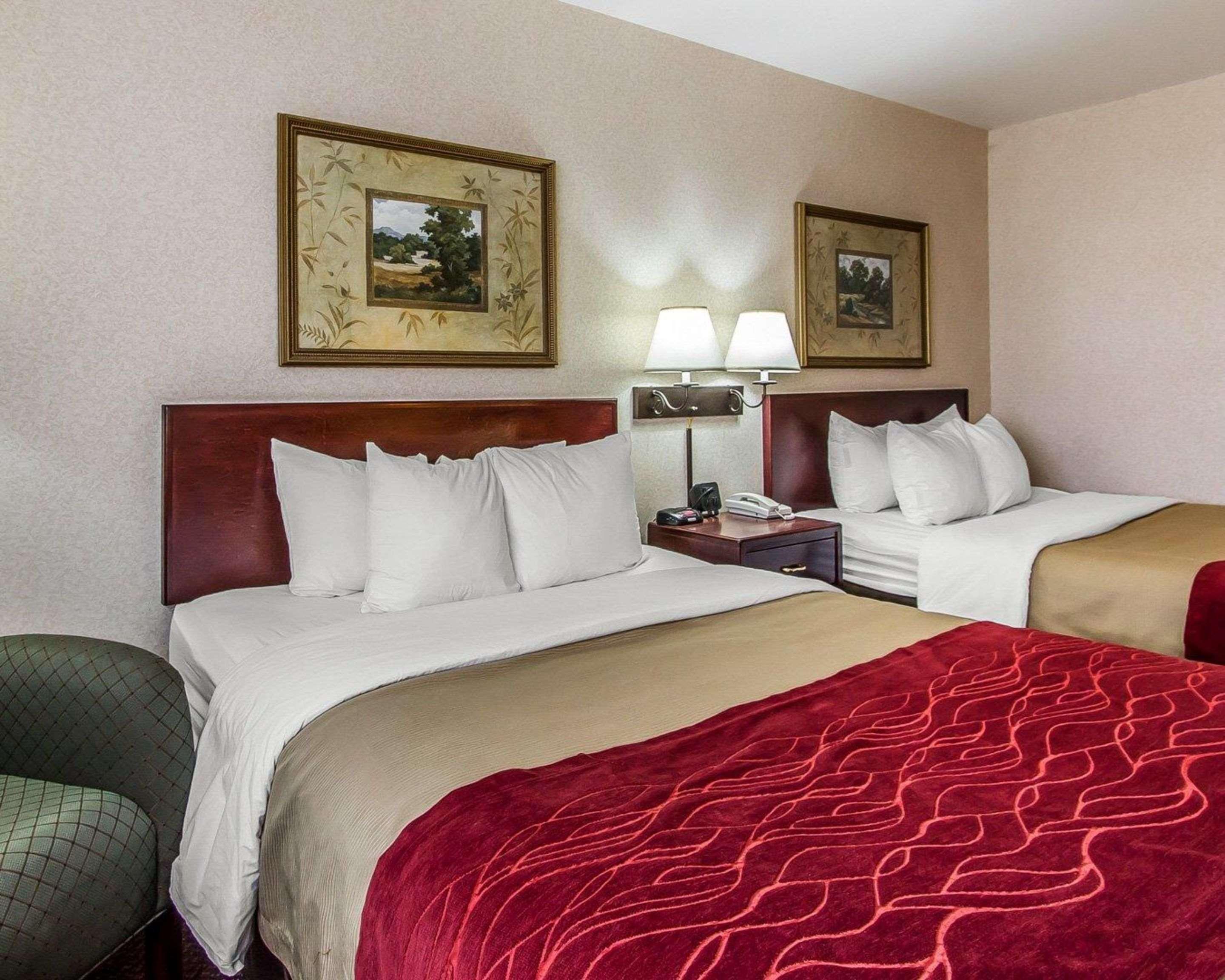 Hotel Quality & Madison Near Hwy 61