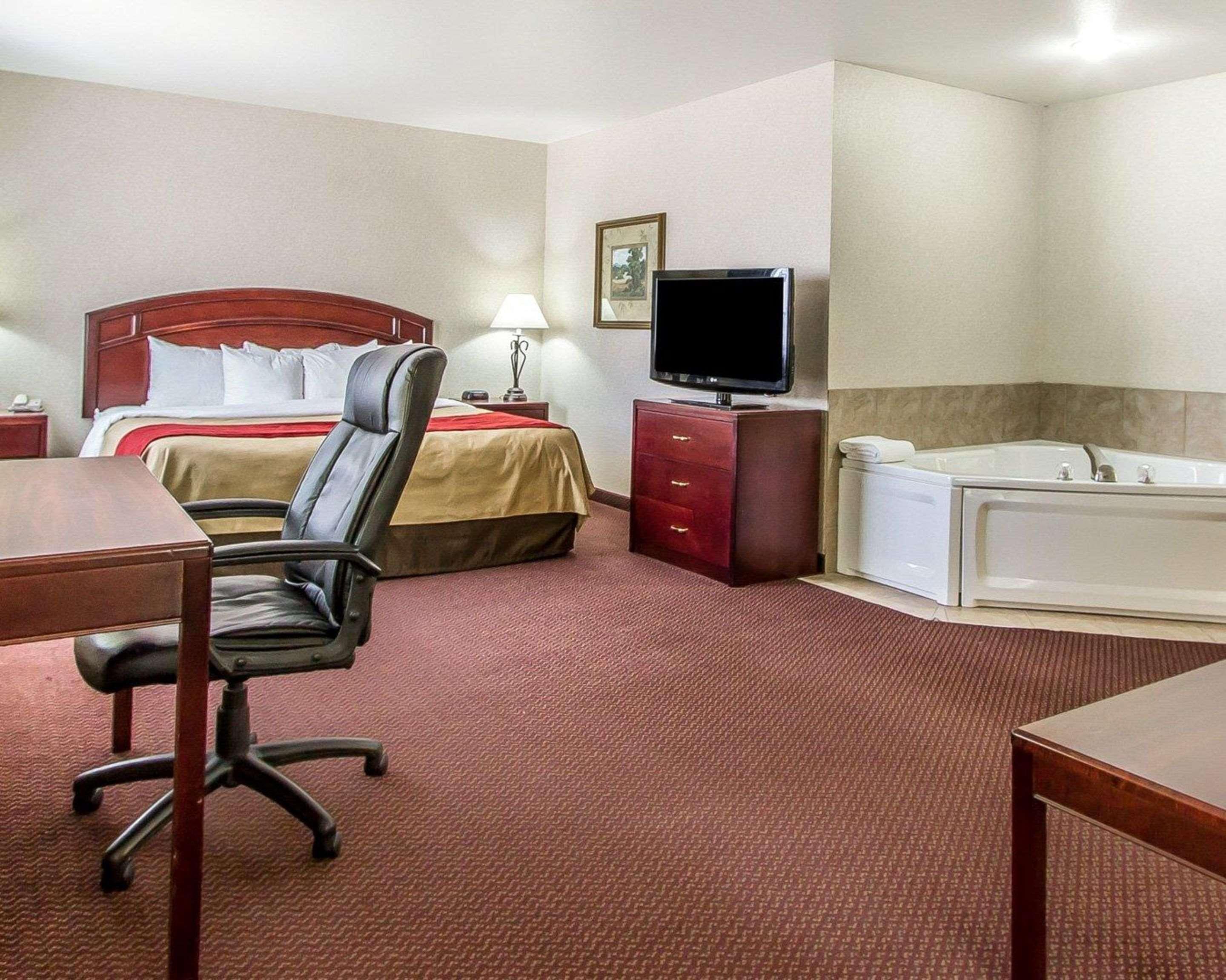 Hotel Quality & Madison Near Hwy 61 Fort Madison