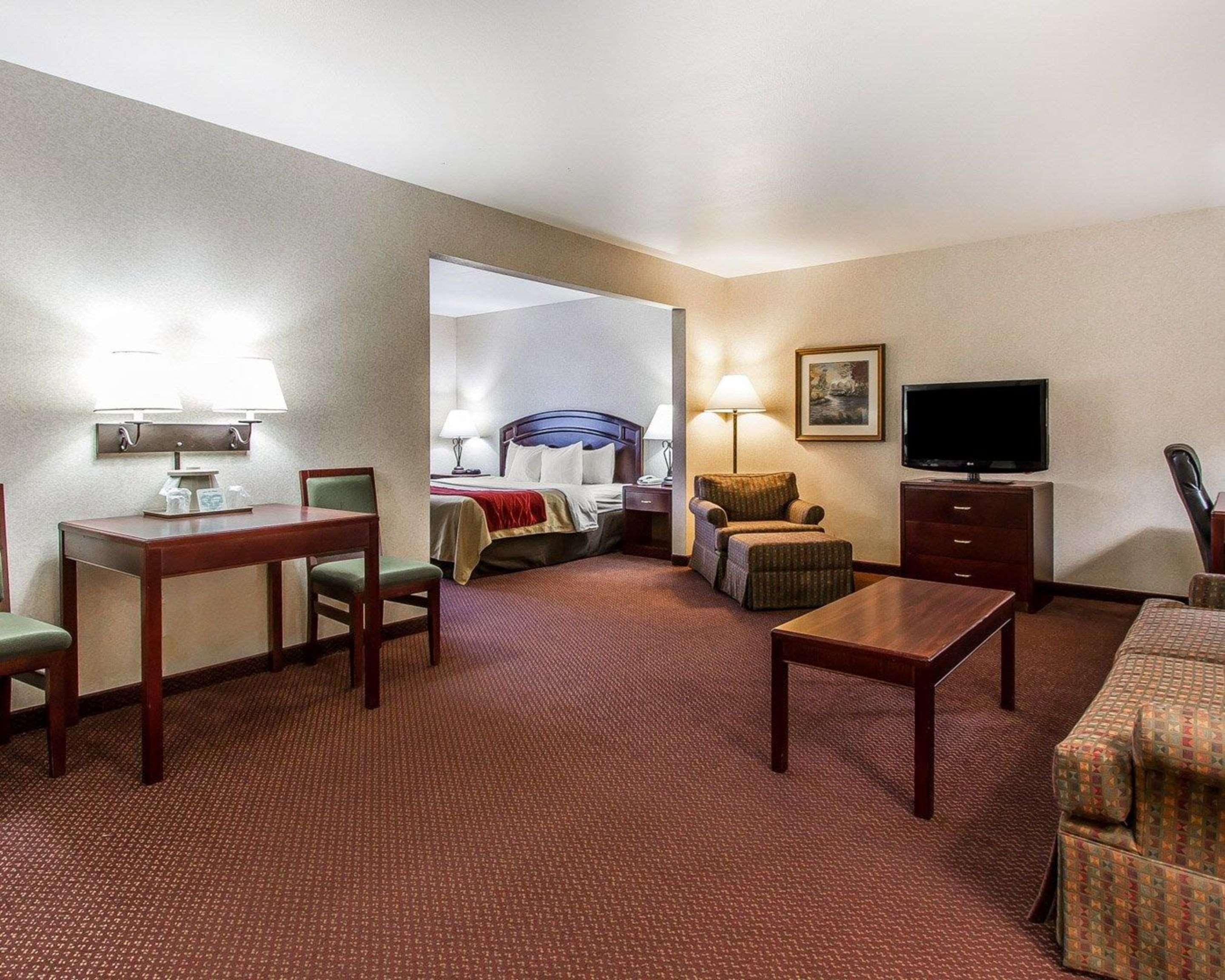 Hotel Quality & Near Hwy 61 3*