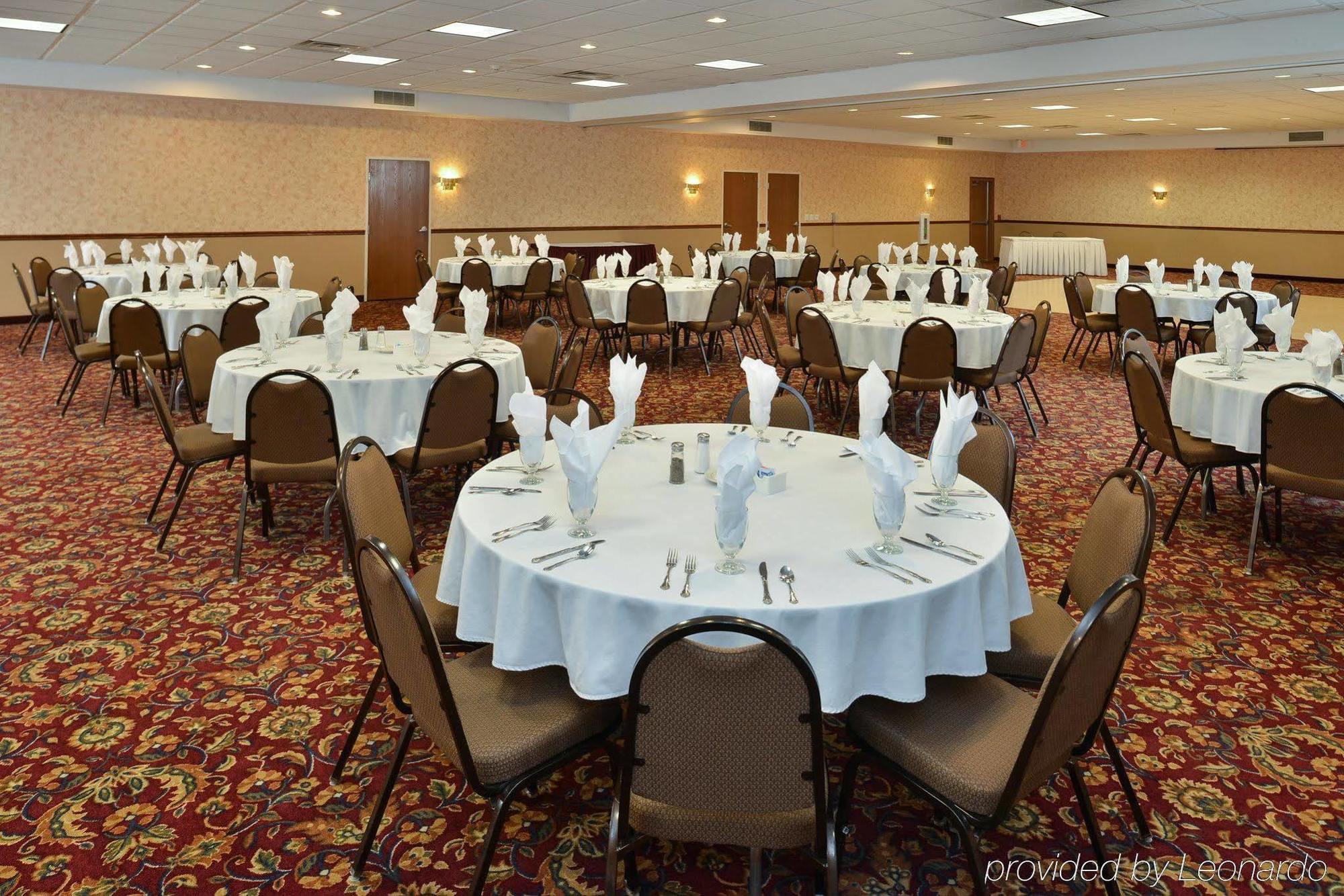 Hotel Quality & Near Hwy 61 3*